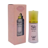 Een strak transparant glazen flesje delilah body lotion van manasik met gouden dop en arabische tekst op het etiket