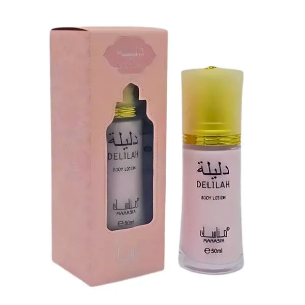 Een strak transparant glazen flesje delilah body lotion van manasik met gouden dop en arabische tekst op het etiket