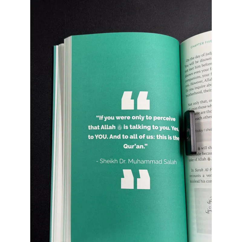Teal boekpagina met witte quote van Sheikh Dr. in Destination Jannah door Mufti Menk