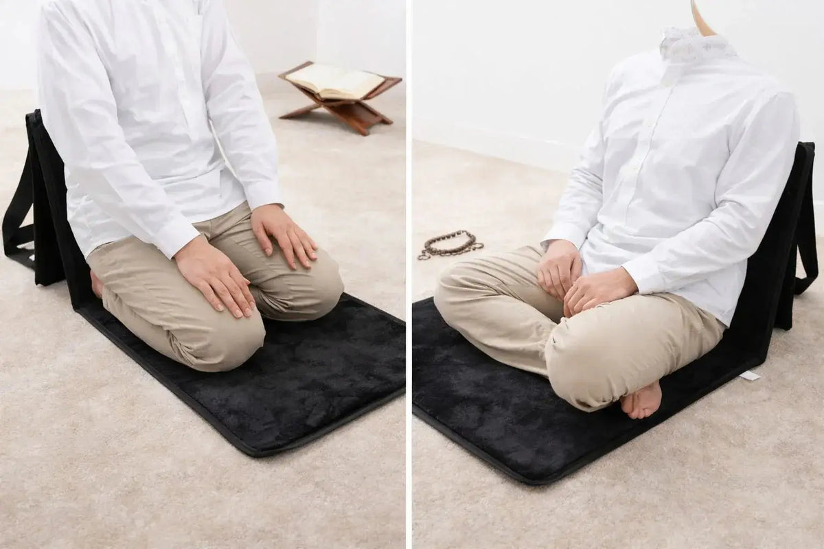 Zwart cushioned draagbare gebedskleed met opklapbare rugleuning en verstelbare banden voor extra comfort