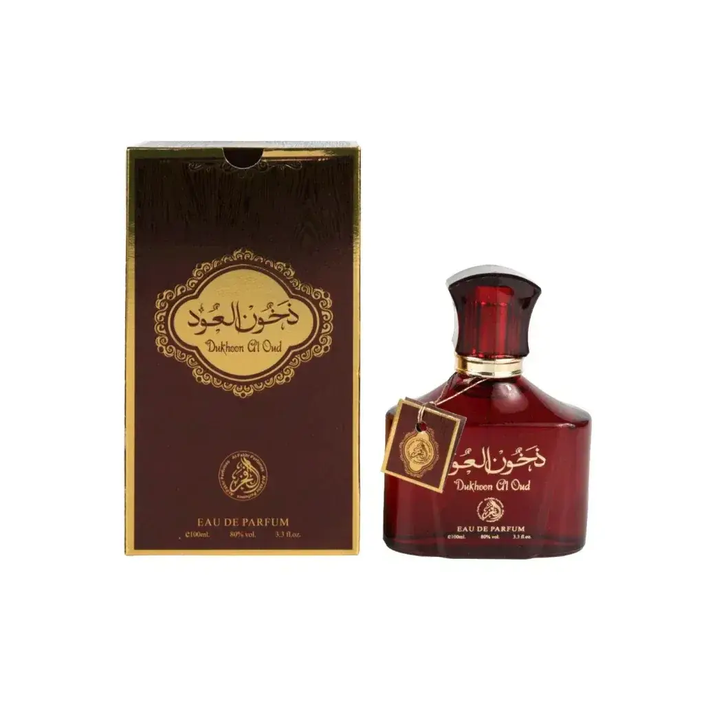 Dieprode glazen fles dukhoom al oud eau de parfum met gouden accenten en arabische kalligrafie op het etiket