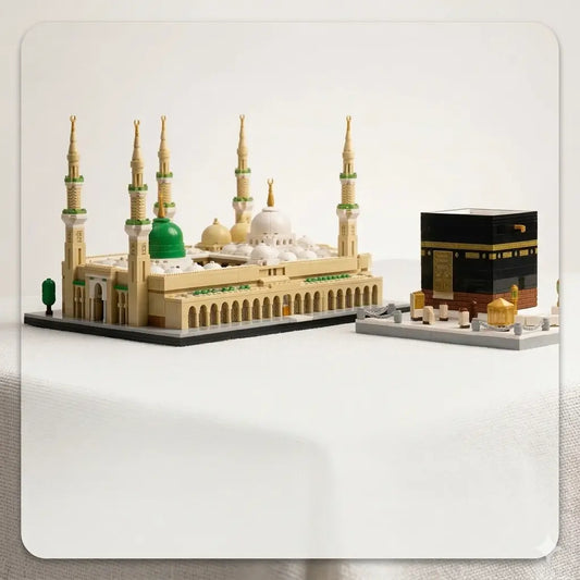 Beige en groene lego modellen van de profeetsmoskee met een zwart goudgetrimd kaaba replica duo-bundel