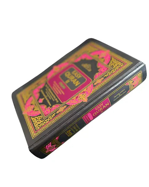 Zwart leren gebonden easy quran 2 boek met roze en gouden sierlijke randen en Engelse vertaling en transliteratie