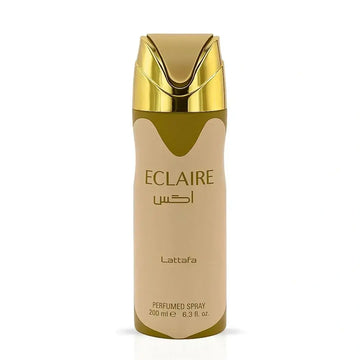 Een strakke 200 ml eclaire deodorant verstuiver van lattafa met een metalen gouden dop en beige body met gouden letters