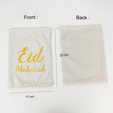 Wit velvet cadeautasje 17x23cm met goudkleurige eid mubarak tekst en trekkoord sluiting