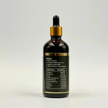 Donkere amberkleurige glazen fles met goudkleurige druppeldop en zwart etiket met witte tekst van ethiopische black seed olie koud geperst 100ml