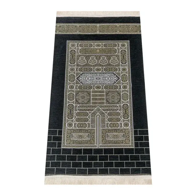 Exclusieve giftset kaaba met zwart gebedskleed met goud en zilveren geometrische patronen en roomkleurige franjes