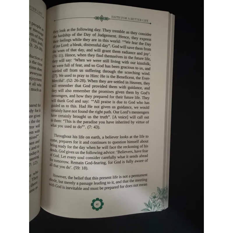 Open boek met zwart tekst, groene bloemendecoratie en ornament rand boven de titel Faith for a Better Life