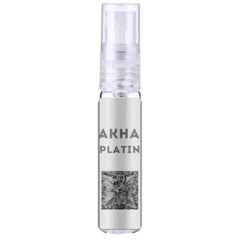 Zilverkleurig glazen parfumflesje fakhar platin met heldere spray en minimalistisch label akha platin met geometrisch motief