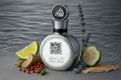 Zilverkleurige fakhar platin parfumfles met ronde, sierlijke label en bijpassende dop met arabisch schrift