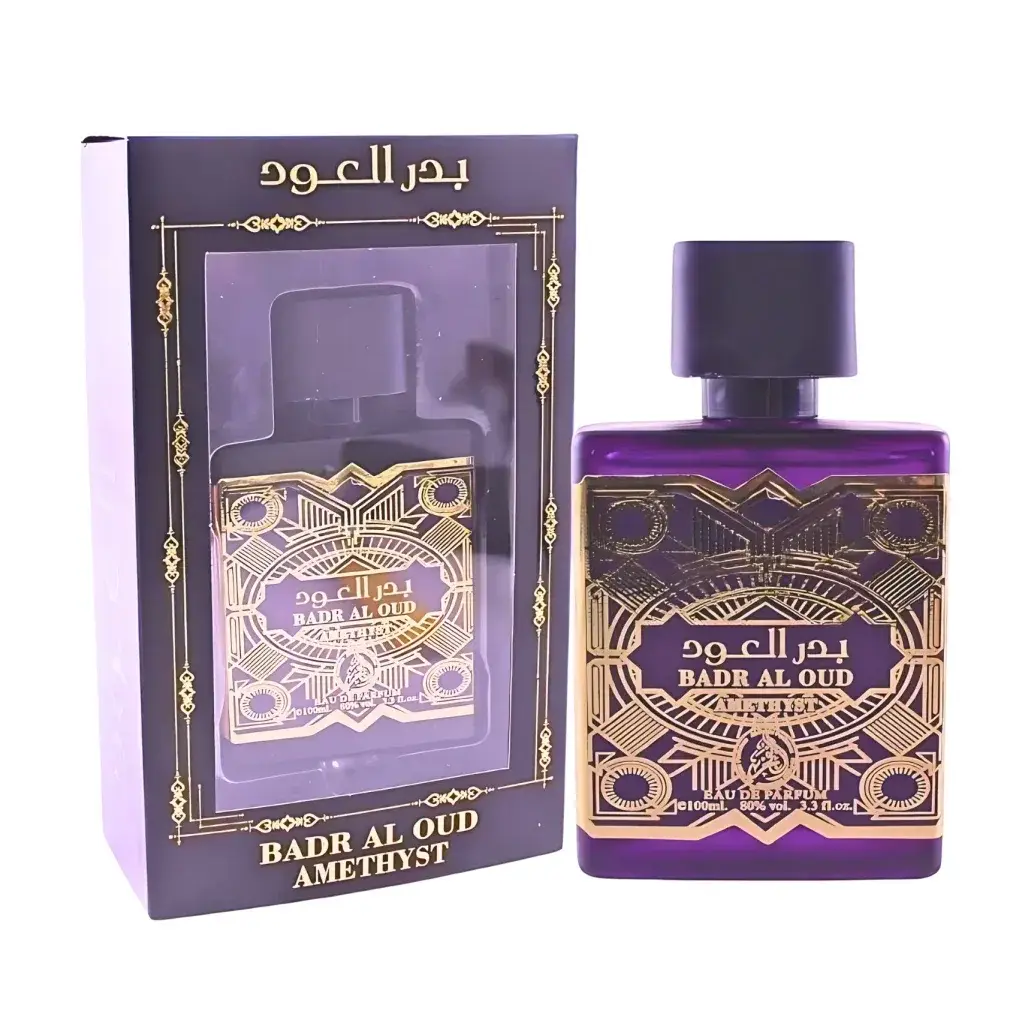 Paarse glazen parfumfles al fakhr badr al oud amethyst met goudfolie geometrisch ontwerp en zwarte dop