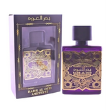 Paarse glazen parfumfles al fakhr badr al oud amethyst met goudfolie geometrisch ontwerp en zwarte dop