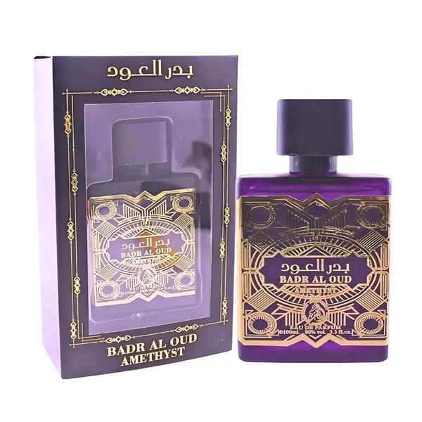 Paarse glazen parfumfles al fakhr badr al oud amethyst met goudfolie geometrisch ontwerp en zwarte dop