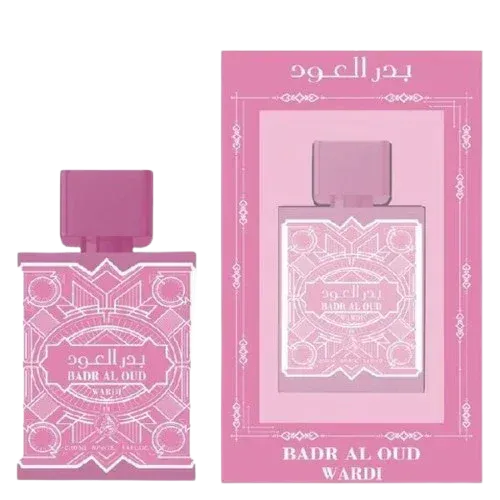 Roze rechthoekige parfumfles al fakhr badr al oud wardi met witte geometrische en bloemmotieven en bijpassende roze dop
