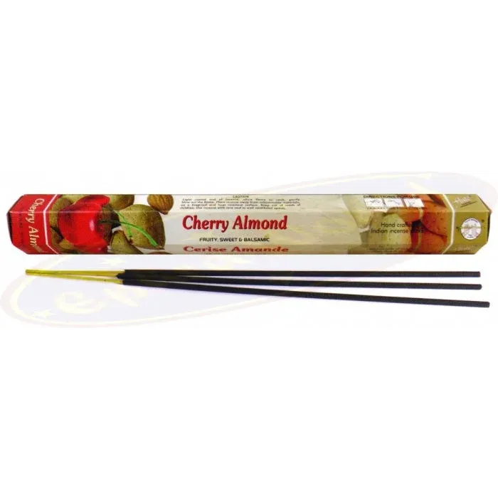 Flute Cherry Almond Wierookstokjes met rode en crèmekleurige verpakking