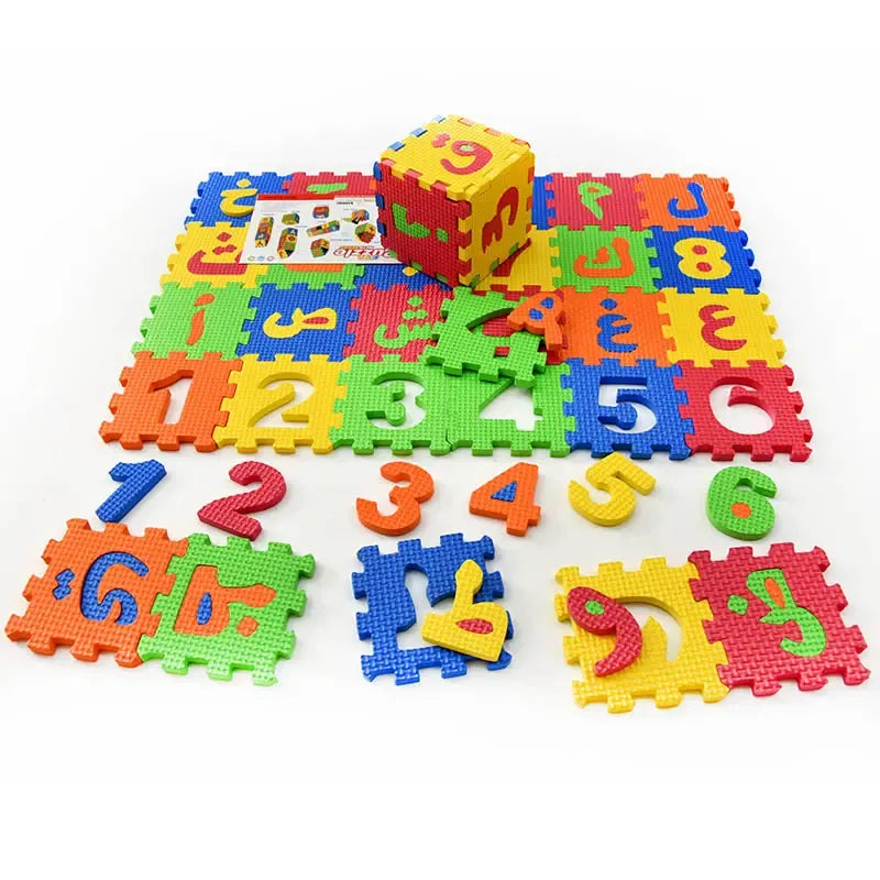 Kleurige schuim puzzelstukken met cijfers en Arabische letters, Foam puzzel Arabisch