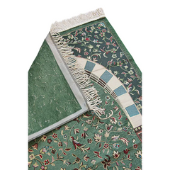 Groen bloemmotief gebedskleed Rawda met mihrab, witte franje en blauwe accenten