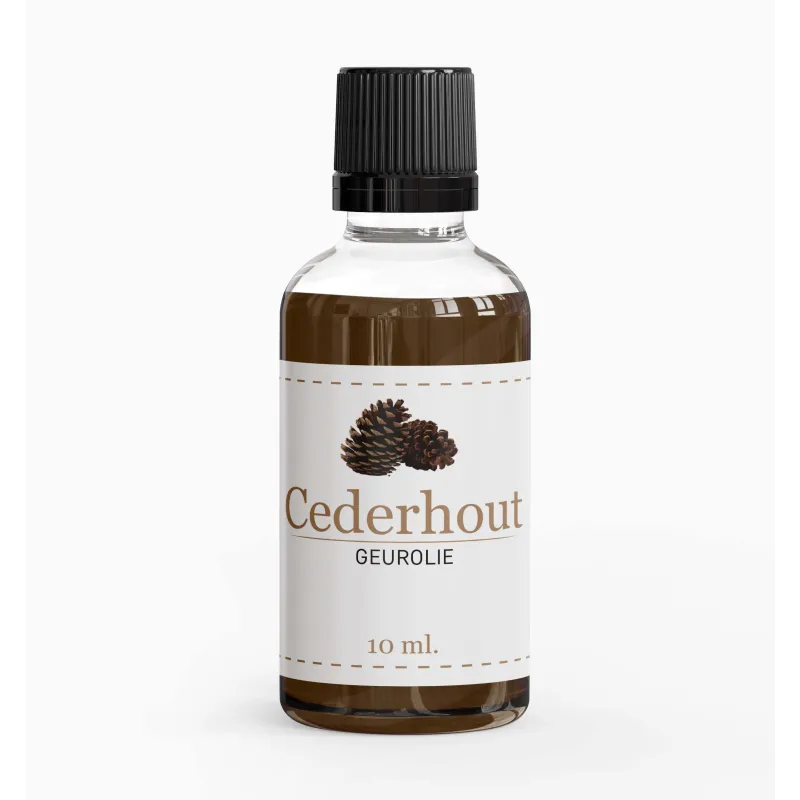 Geurolie cederhout in een heldere glazen fles met zwarte dop voor aromatherapie