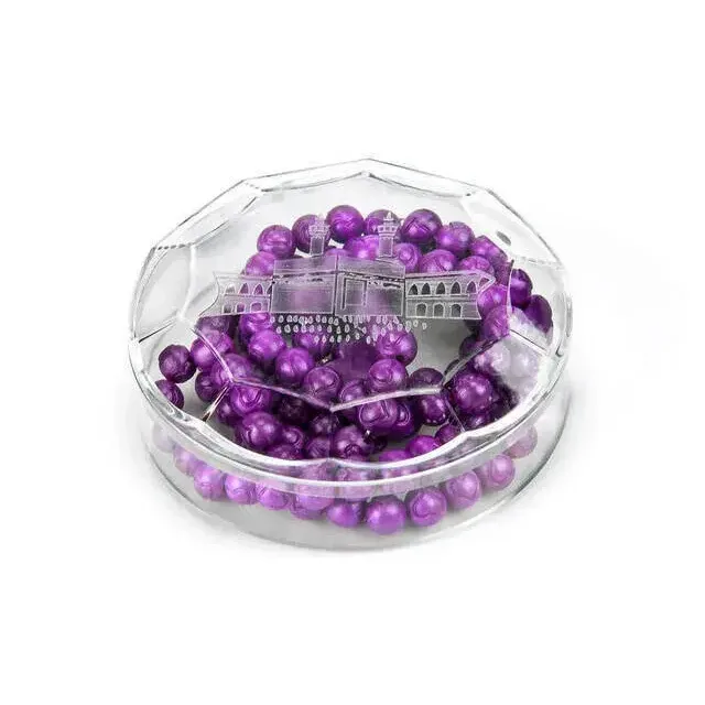 Geurtasbih paarse kralenarmband met miniatuurgebouw en spirituele betekenis