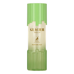 Een slanke, doorschijnende groene body mist fles met geribbelde dop en basis, labeled glacier bella van maison alhambra