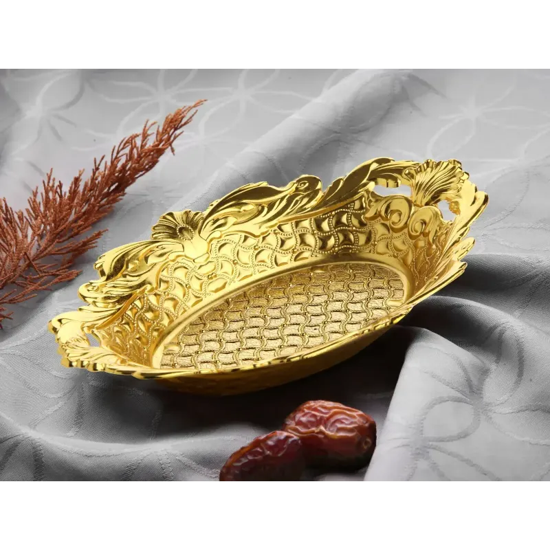 Gouden serveerschaal druppel van metaal met blad- en krulmotief en mesh patroon voor dadels en suikergoed