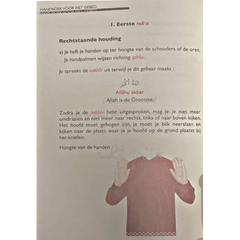 Witte shirt met kant en biddende handen voor Handboek voor het gebed