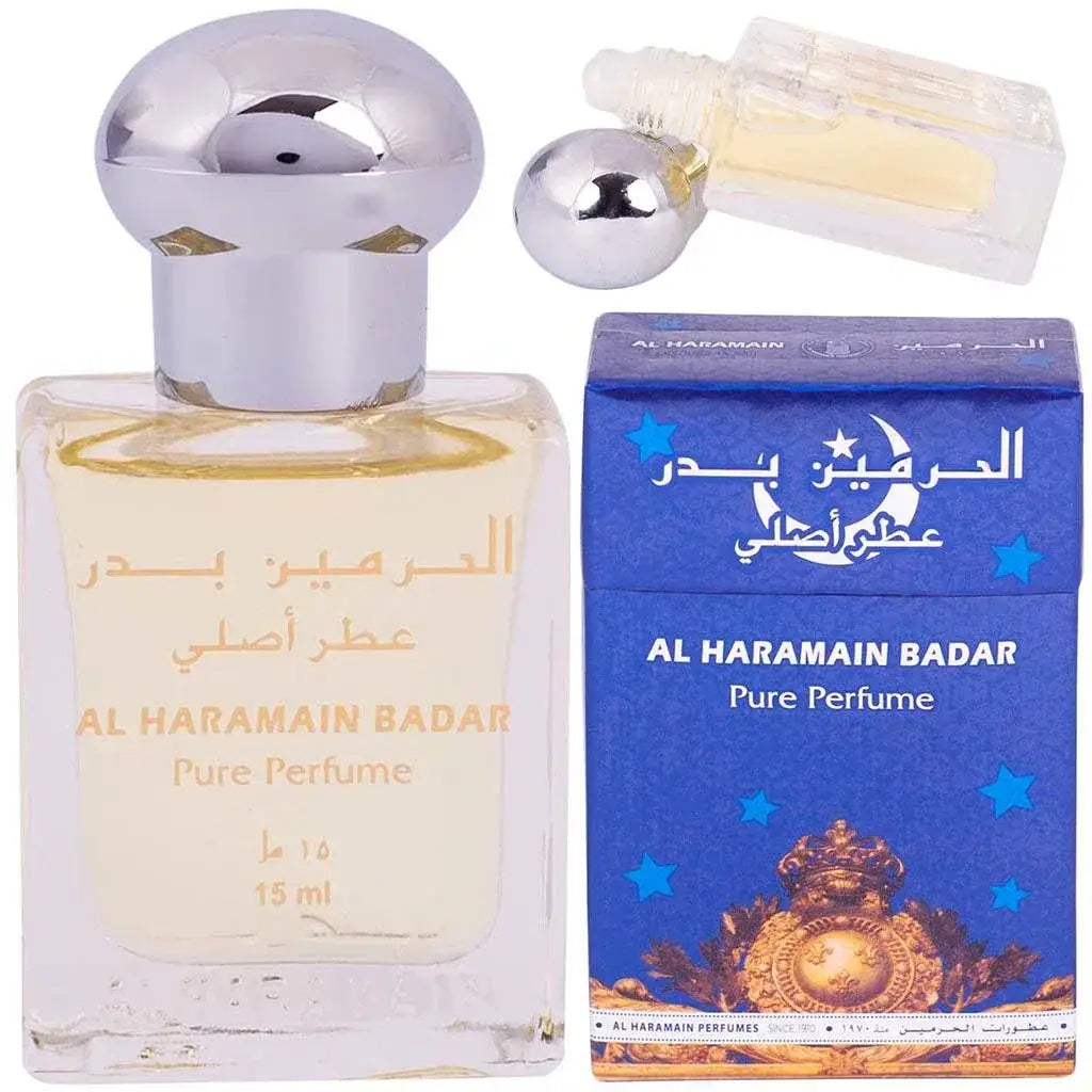Een helder glazen flesje met zilveren dop bevat al haramain badar pure parfumolie van 15 ml