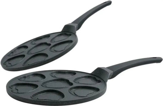 Zwart hartjes pannenkoekenpan met antiaanbaklaag en ergonomisch handvat voor perfecte hartvormige pannenkoeken