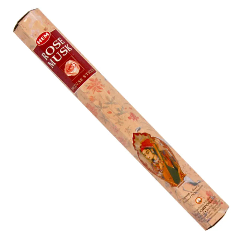 ROSE MUSK INCENSE verpakking met decoratieve bloemkunst en rozengeurige wierookstokjes