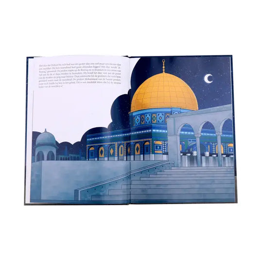 Een geïllustreerd kinderboek de hemelreis van de profeet mohammed met de gouden koepel en blauwe tegels van de rotskoepel bij nacht