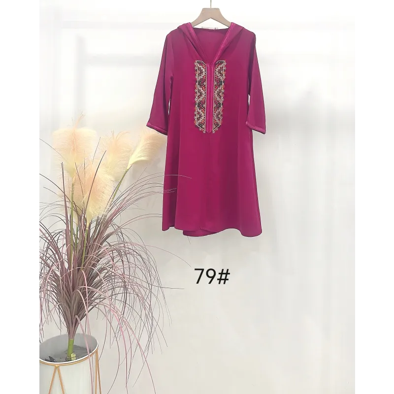 Magenta geborduurde tuniekjurk Jellaba Yara met capuchon en driekwartmouwen