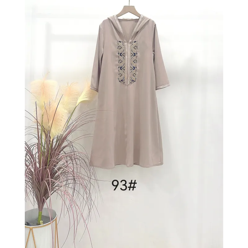 Beige geborduurde Jellaba Yara hoodie jurk met kap en lange mouwen