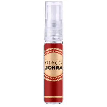 Een slanke rode en gouden johra sprayfles van 100 ml met een doorzichtige dop en een sierlijk rond etiket