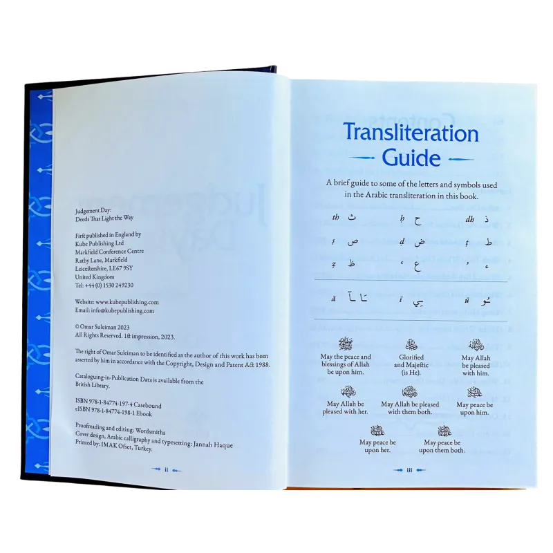 Open boek met transliteratiegids voor judgments day deeds that light the way