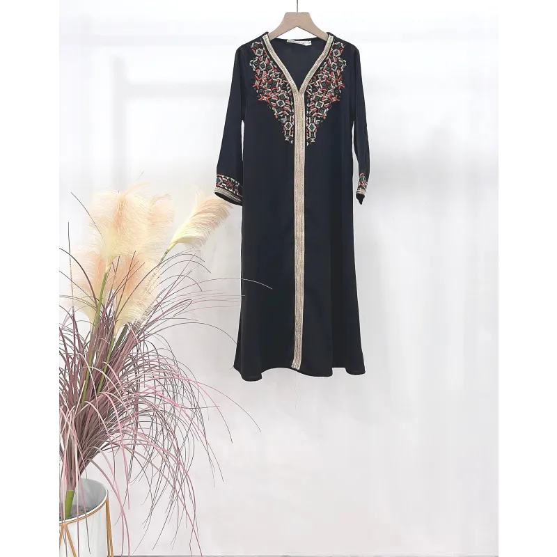 Zwarte geborduurde abaya met gouden rand en kantmouwen, Kaftan Aliyah (Binti)