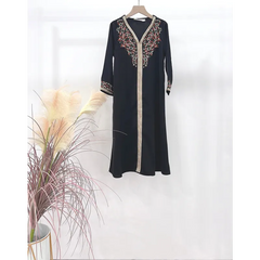 Zwarte geborduurde abaya met gouden rand en kantmouwen, Kaftan Aliyah (Binti)