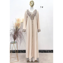 Beige geborduurde abaya met zilveren versieringen en knopen, Kaftan Aliyah (Ummi)