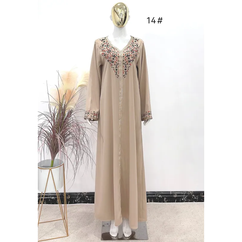 Beige geborduurde maxijurk Kaftan Aliyah (Ummi) met lange mouwen en V-hals