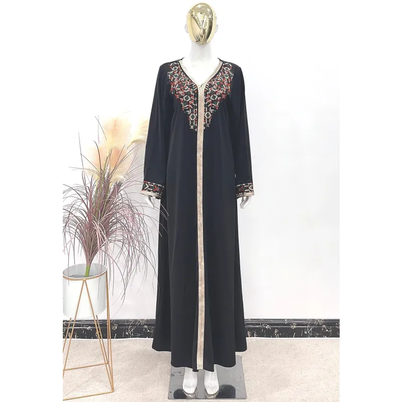 Zwarte abaya Kaftan Aliyah (Ummi) met borduurwerk en kant op mouwen