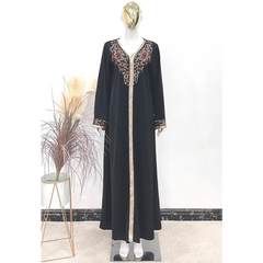 Zwarte abaya Kaftan Aliyah (Ummi) met borduurwerk en kant op mouwen