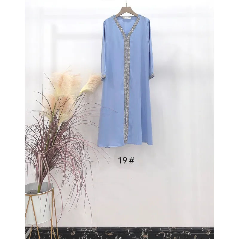 Mooi luxe kaftan Faouzia Binti lichtblauw met zilveren details