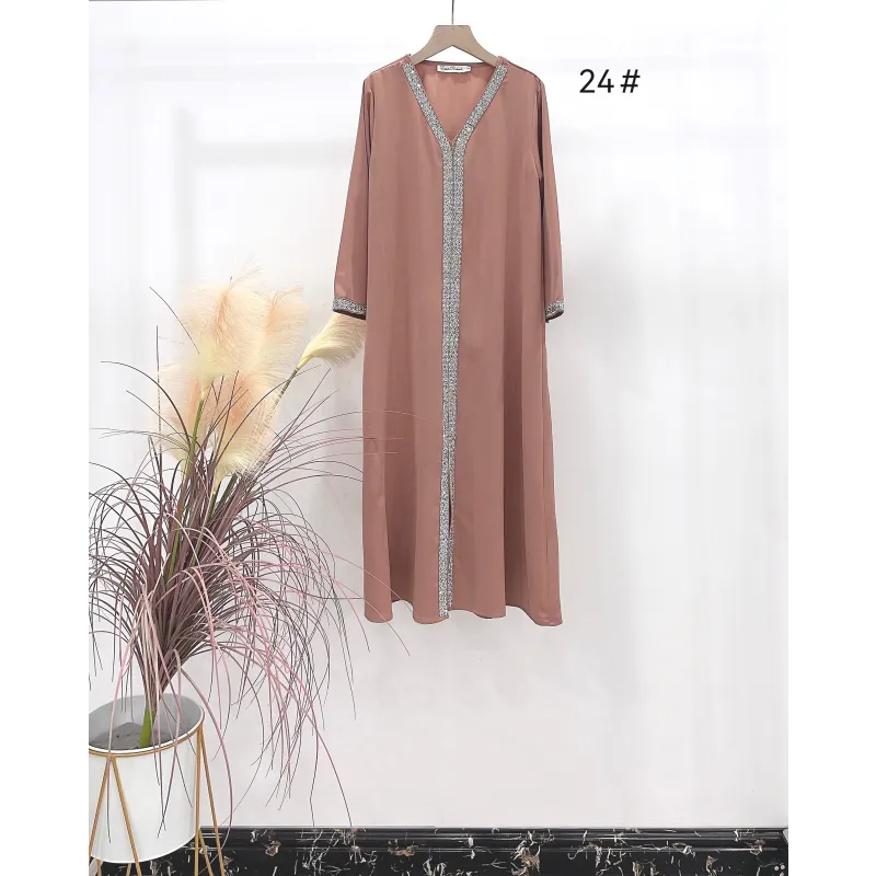 Mooie luxe kaftan Faouzia Binti in dusty rose met zilveren embellishments