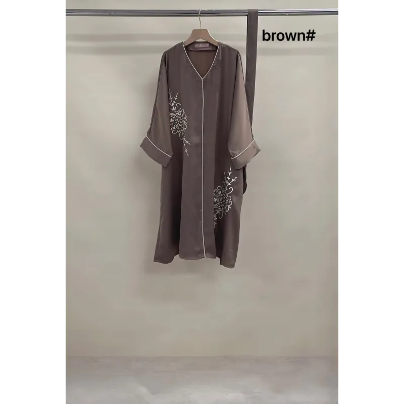 Kaftan Maroua Binti: bruine lange mouwen geborduurde jurk met zilveren pailletten en kralen