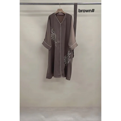 Kaftan Maroua Binti: bruine lange mouwen geborduurde jurk met zilveren pailletten en kralen