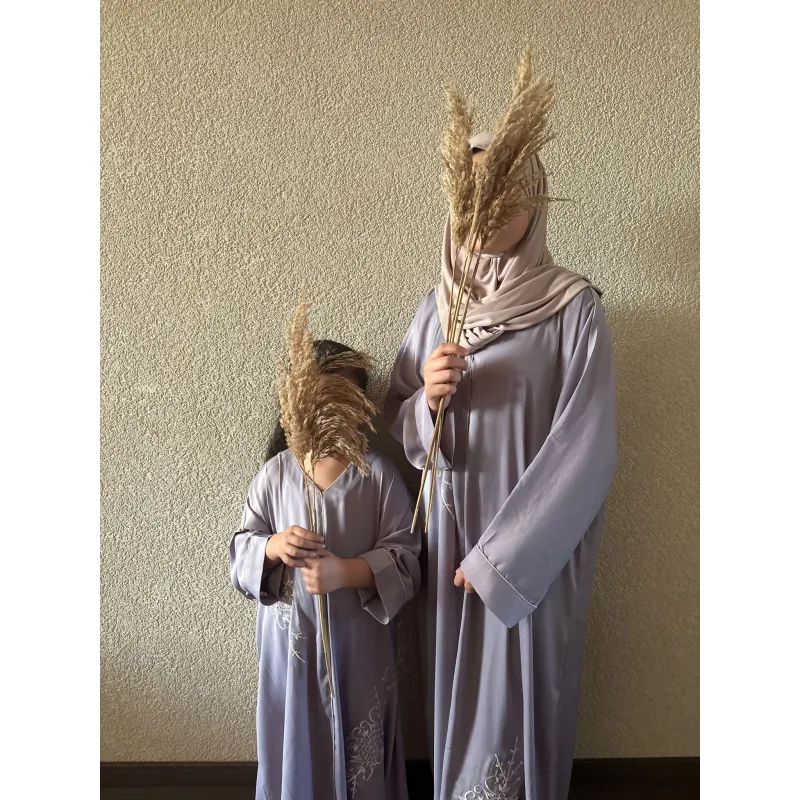 Lavendel-witte bloemendess met lange mouwen Kaftan Maroua Binti