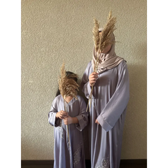 Lavendel-witte bloemendess met lange mouwen Kaftan Maroua Binti