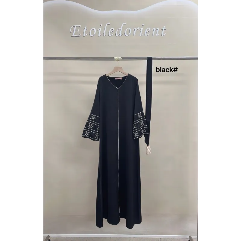 Zwarte abaya met geborduurde mouwen en rits, Kaftan Sara Binti