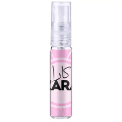 Een roze en wit gestreepte parfumverstuiver met een doorzichtige plastic dop van kara light pink