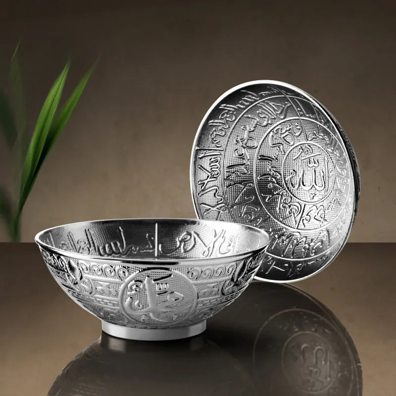 Kleine decoratieve zilveren schaal met Arabische kalligrafie
