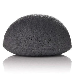 Zwarte konjac sponge in halve bolvorm, productnaam Konjac Sponge - Charcoal